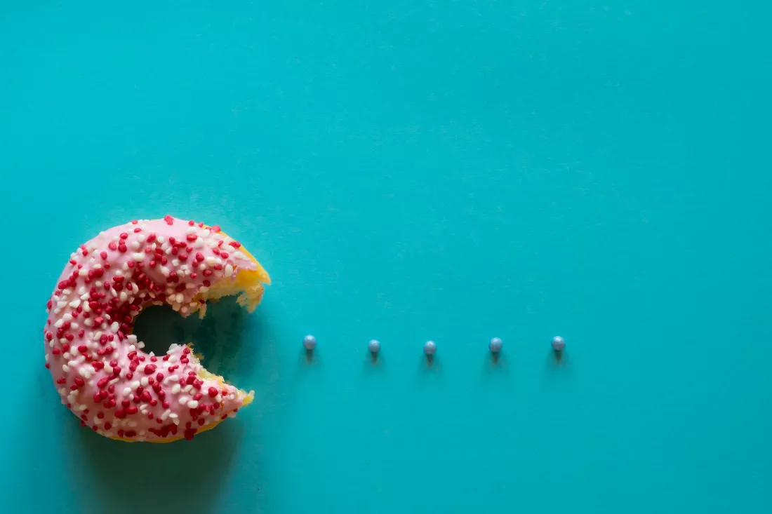 close-up-jellyfish-against-blue-background